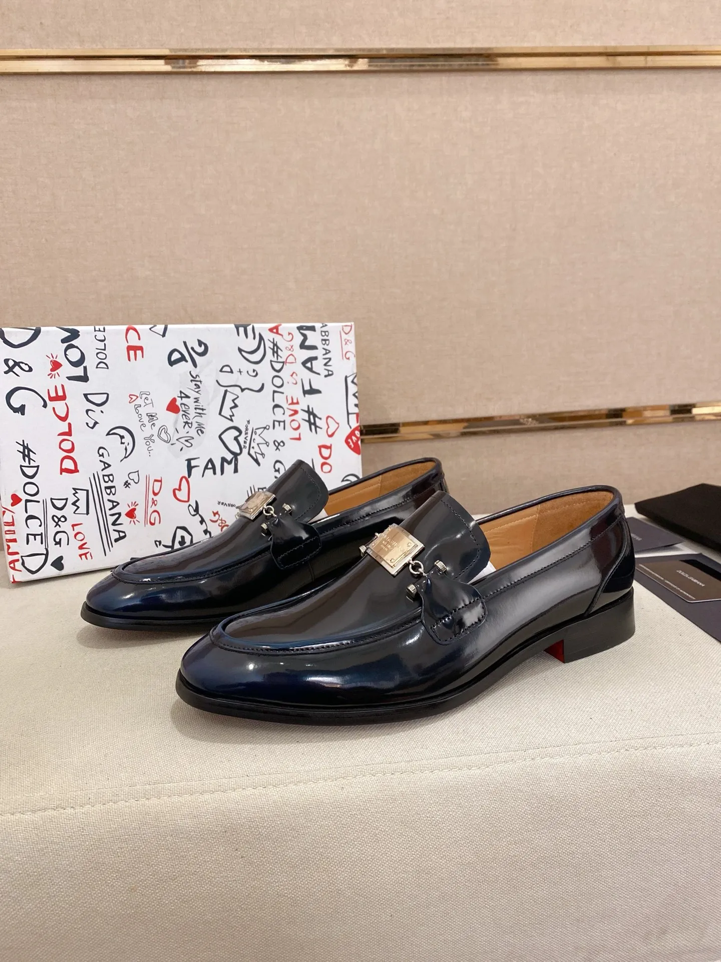 Men's clothing and shoes💰 520💰🌲DG top-notch🔍🔍men's new leather shoes🚹sold at the same time⚠The uppers are imported cowhide from Italy, the entire imported cowhide lining, and imported accessories💪💪, completely 1⃣️ vs. 1⃣️🇮🇹 💪💪, ⚠Sole: The original sole is specially provided by the original factory, the exclusive movable molded sole is super comfortable, ⚠Original factory follow-up goods, 🔍🔍high quality, can be entered and exited at will, welcome to compare ⚠Size number: 38-44. Can be customized 45 non-returnable